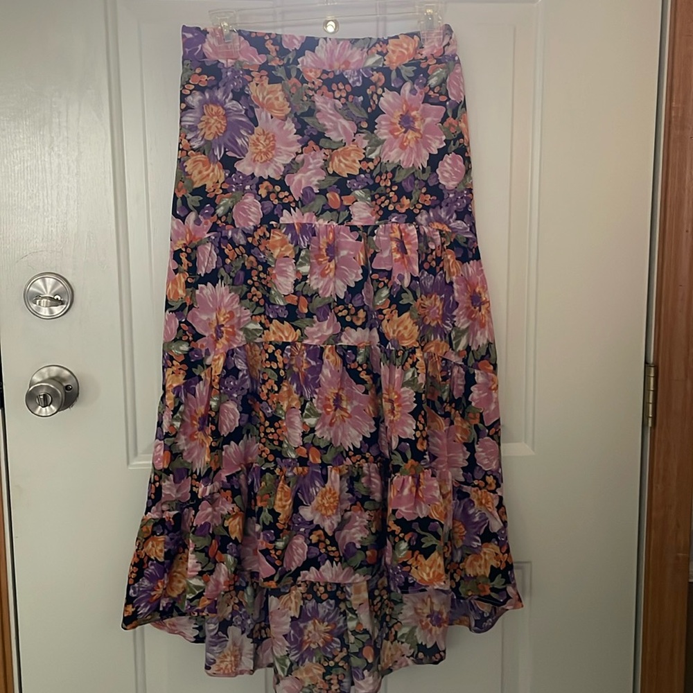 NWT Simple Fun high/low flowy multicolored floral skirt, elastic waist, Size M